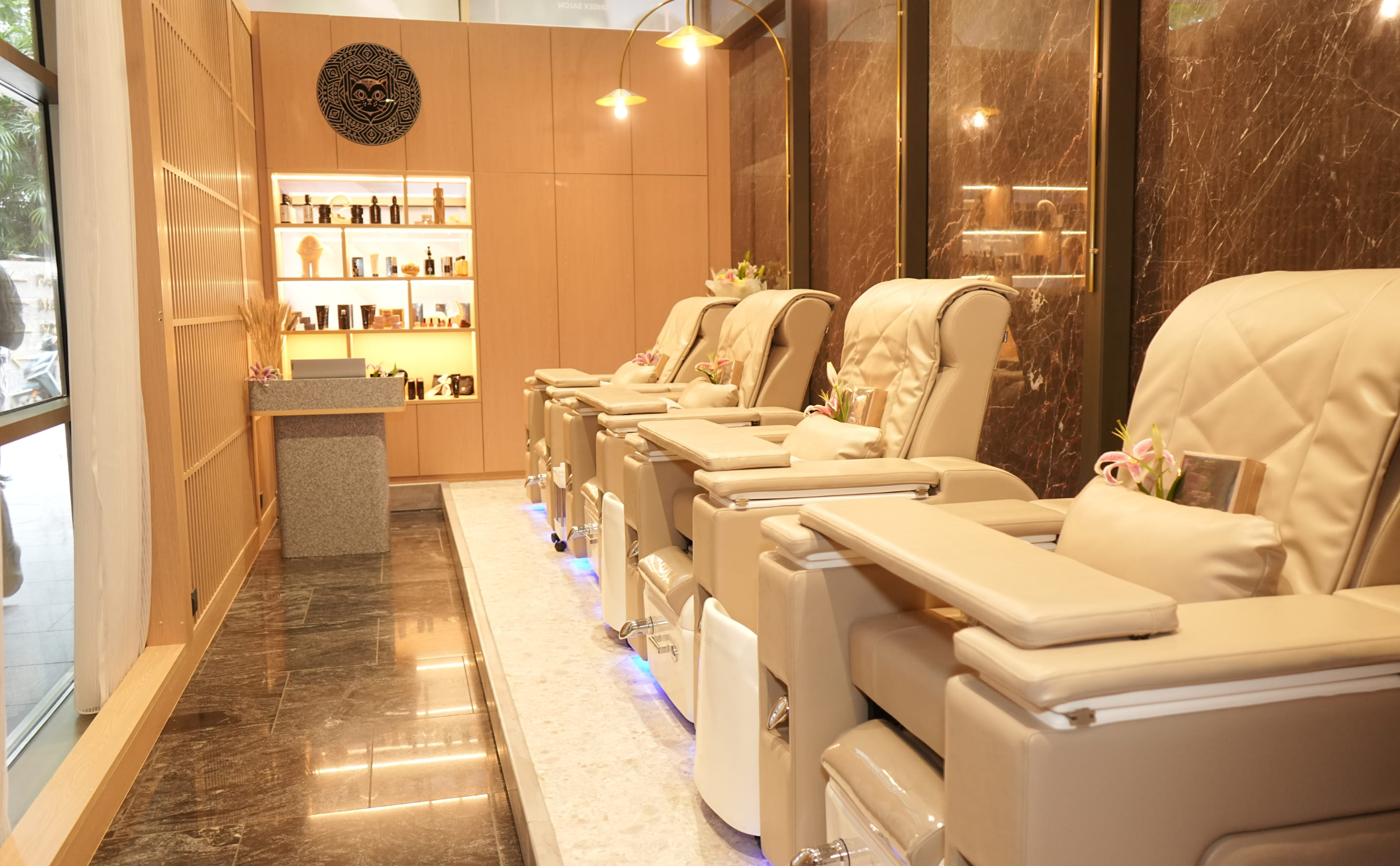 Uno Unisex Salon & Clinic at The Pavilion Mall Senapati Bapat Road Pune